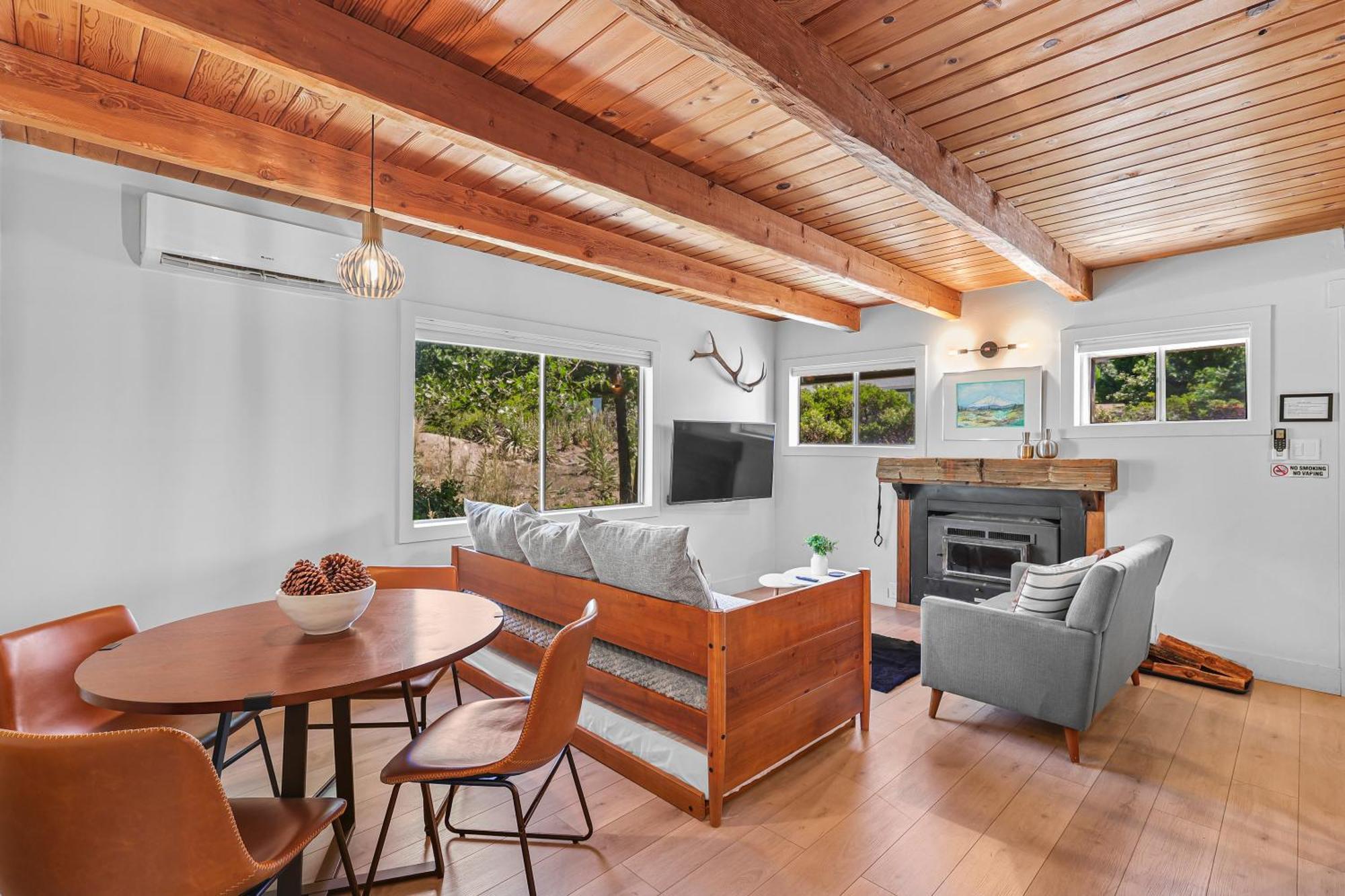 Basecamp Lodge Mount Shasta Esterno foto