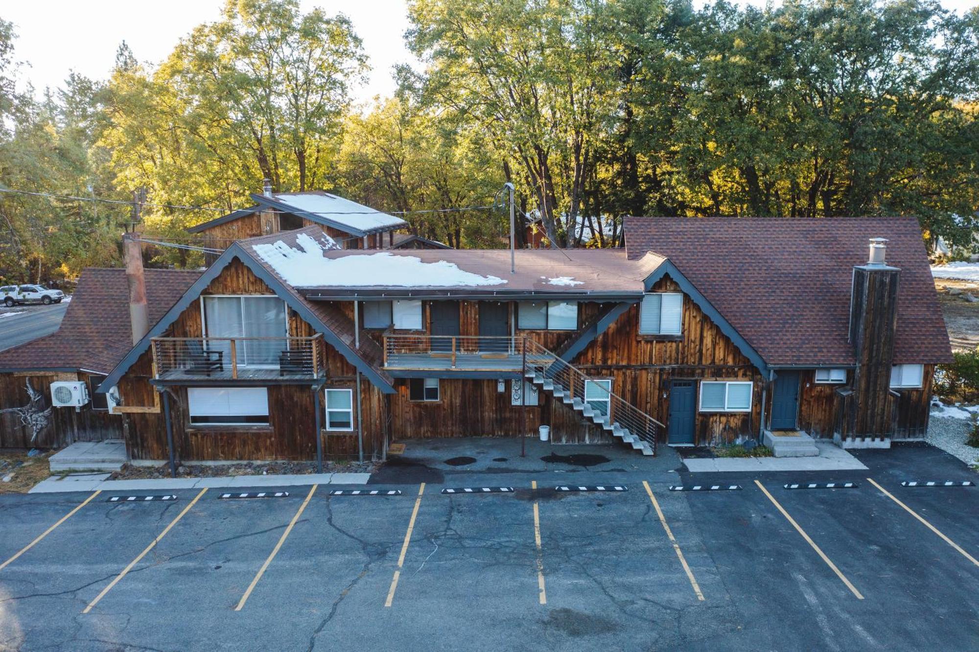 Basecamp Lodge Mount Shasta Esterno foto