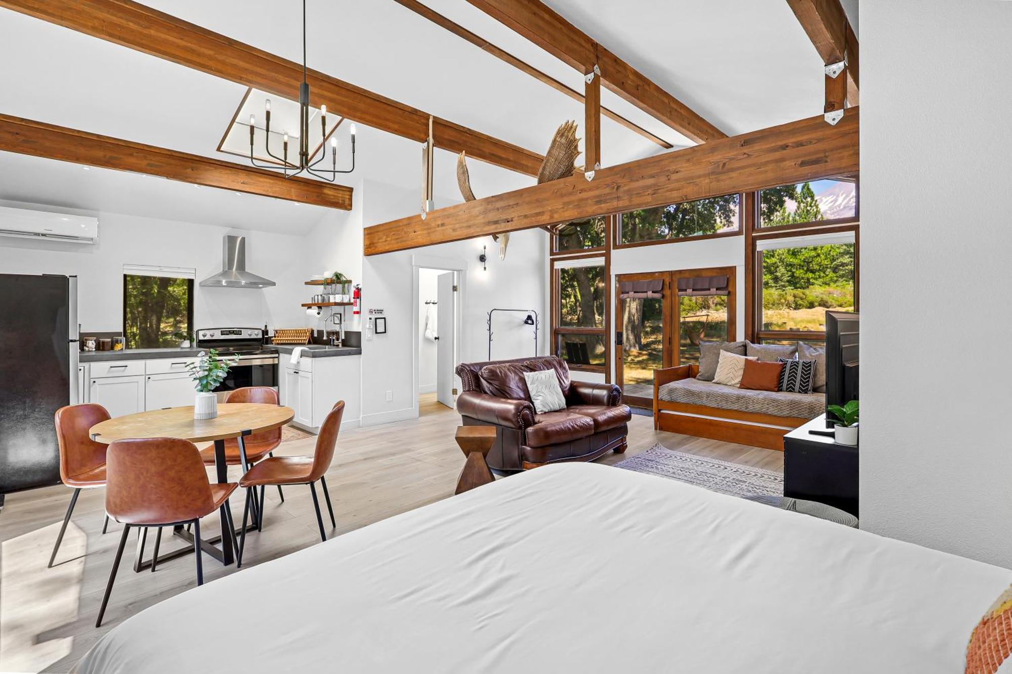Basecamp Lodge Mount Shasta Esterno foto