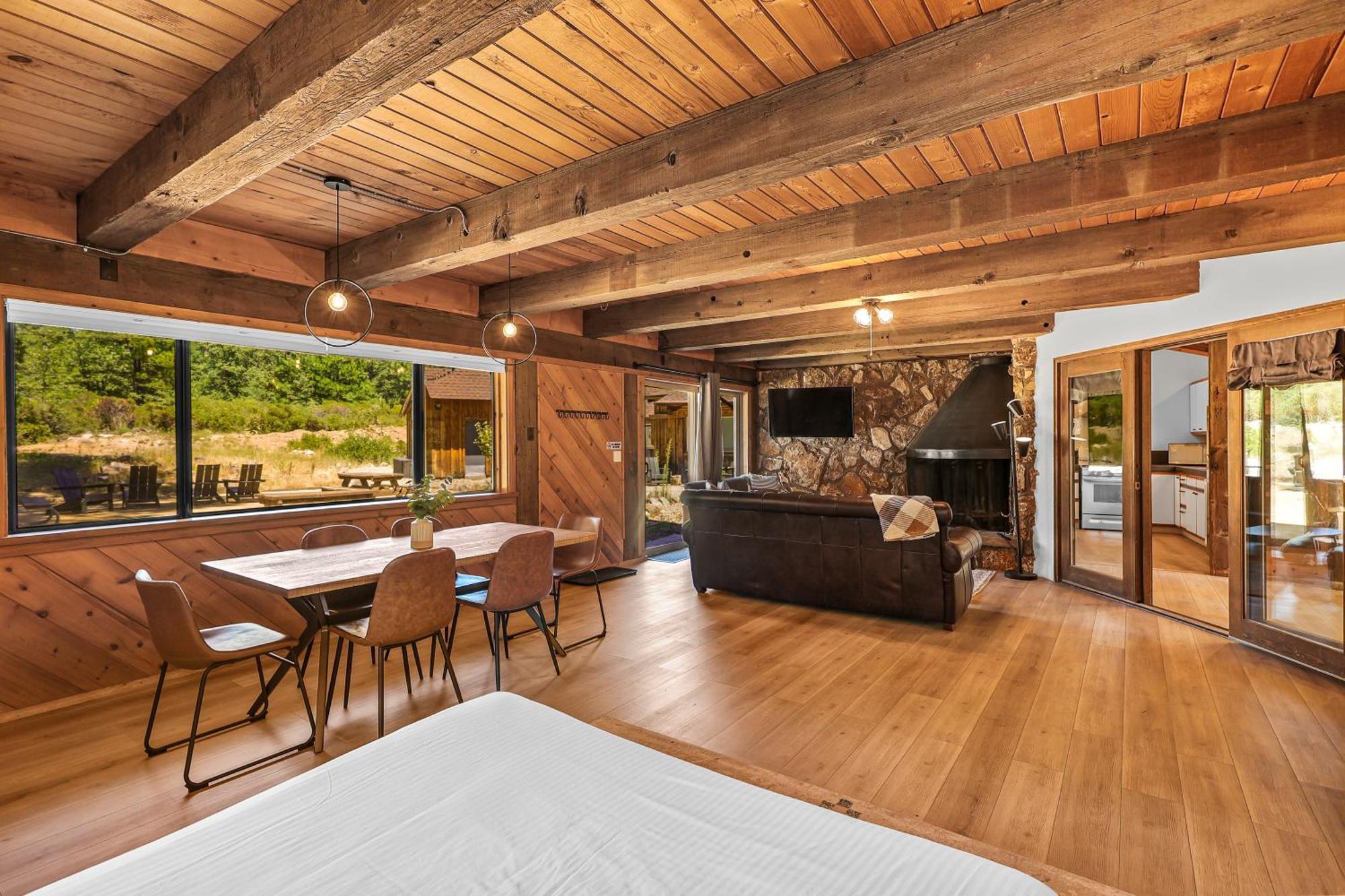 Basecamp Lodge Mount Shasta Esterno foto