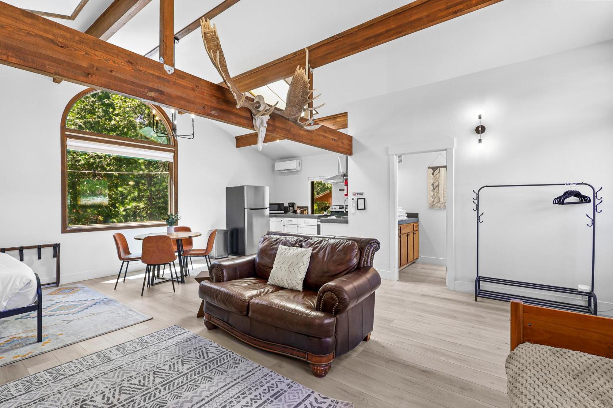 Basecamp Lodge Mount Shasta Esterno foto