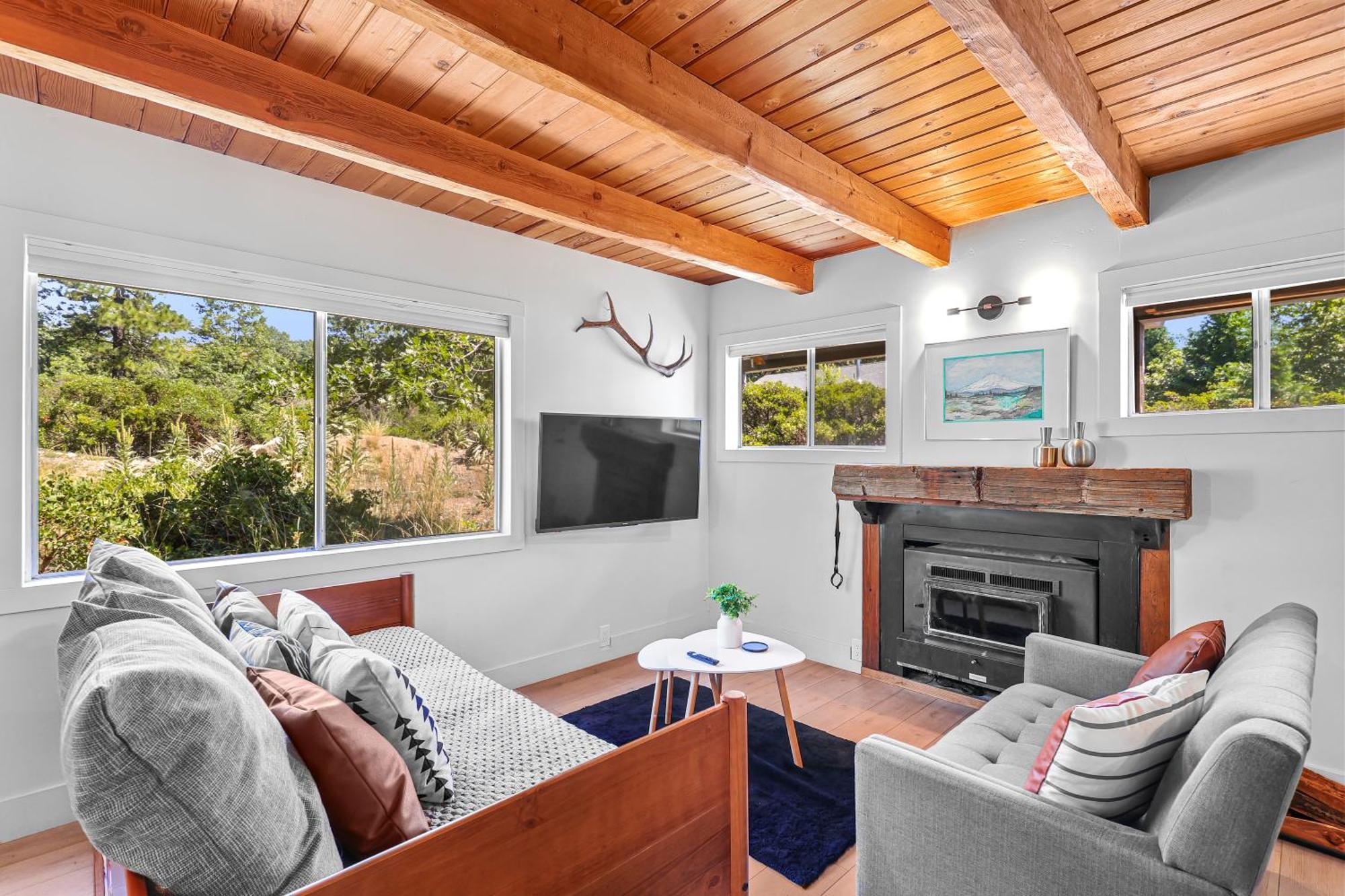 Basecamp Lodge Mount Shasta Esterno foto