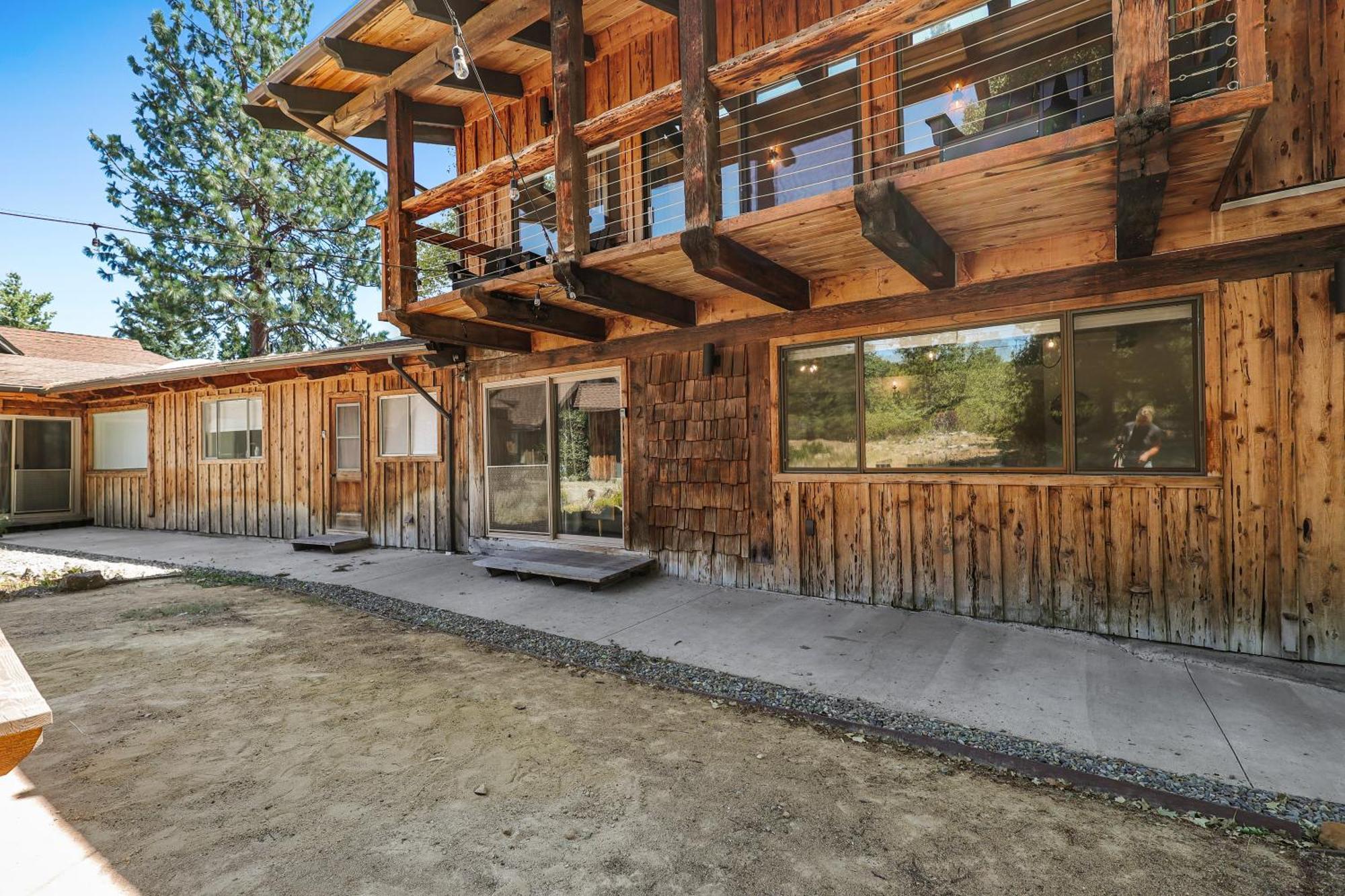 Basecamp Lodge Mount Shasta Esterno foto