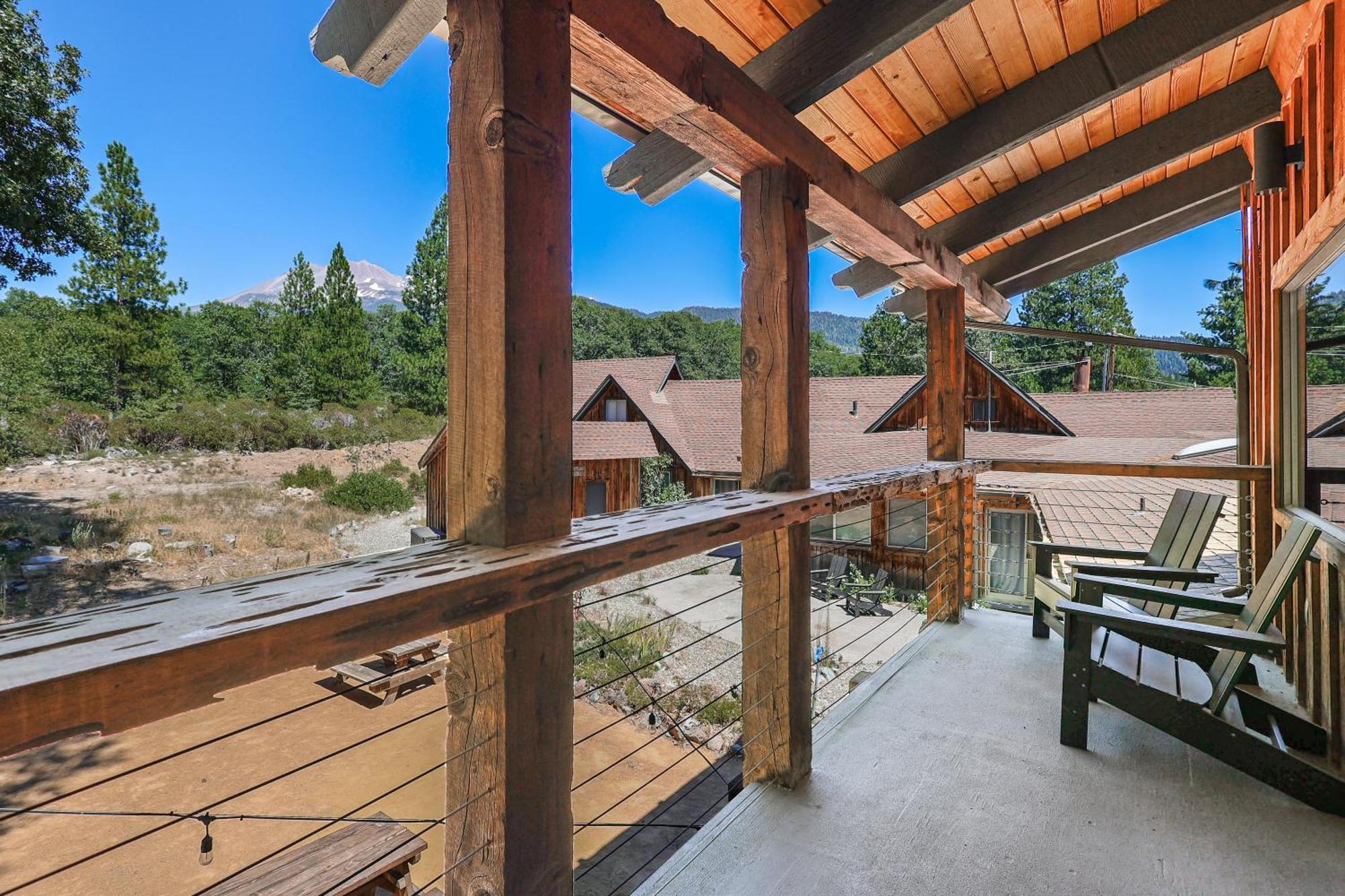 Basecamp Lodge Mount Shasta Esterno foto