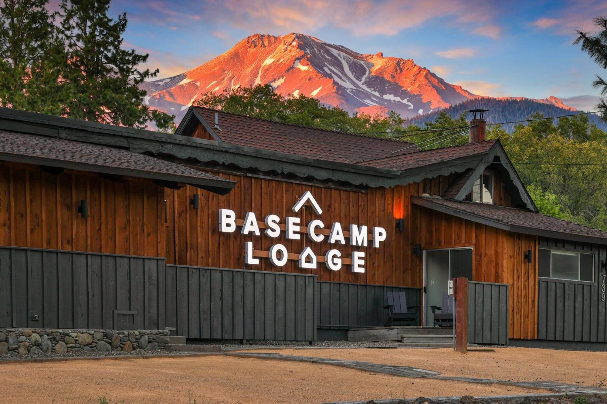 Basecamp Lodge Mount Shasta Esterno foto